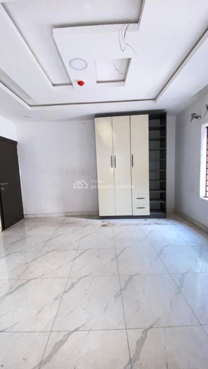 Neatly Built 2bedroom Apartment with Swimming Pool ,gym &elevator, Lekki Phase 1, Lekki, Lagos, Flat / Apartment for Rent