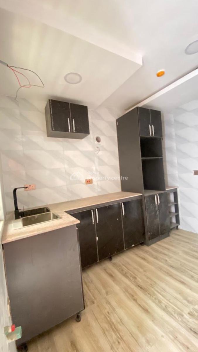Neatly Built 2bedroom Apartment with Swimming Pool ,gym &elevator, Lekki Phase 1, Lekki, Lagos, Flat / Apartment for Rent