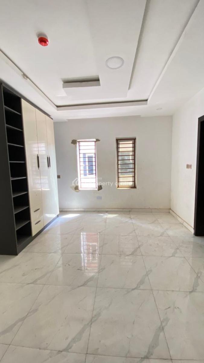 Neatly Built 2bedroom Apartment with Swimming Pool ,gym &elevator, Lekki Phase 1, Lekki, Lagos, Flat / Apartment for Rent