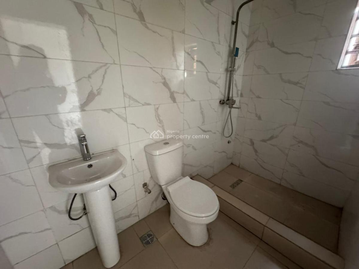 Serviced 3 Bedroom Apartment with Elevator, Ologolo, Lekki, Lagos, Flat / Apartment for Rent