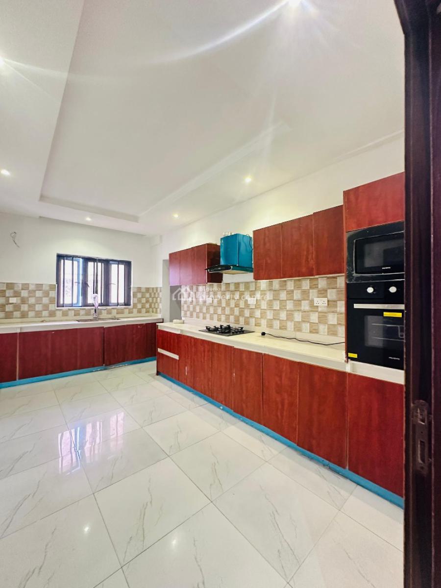 Fully Serviced 3bedroom Maisonette &bq in Lekki Phase 1, Lekki Phase 1, Lekki, Lagos, Flat / Apartment for Rent