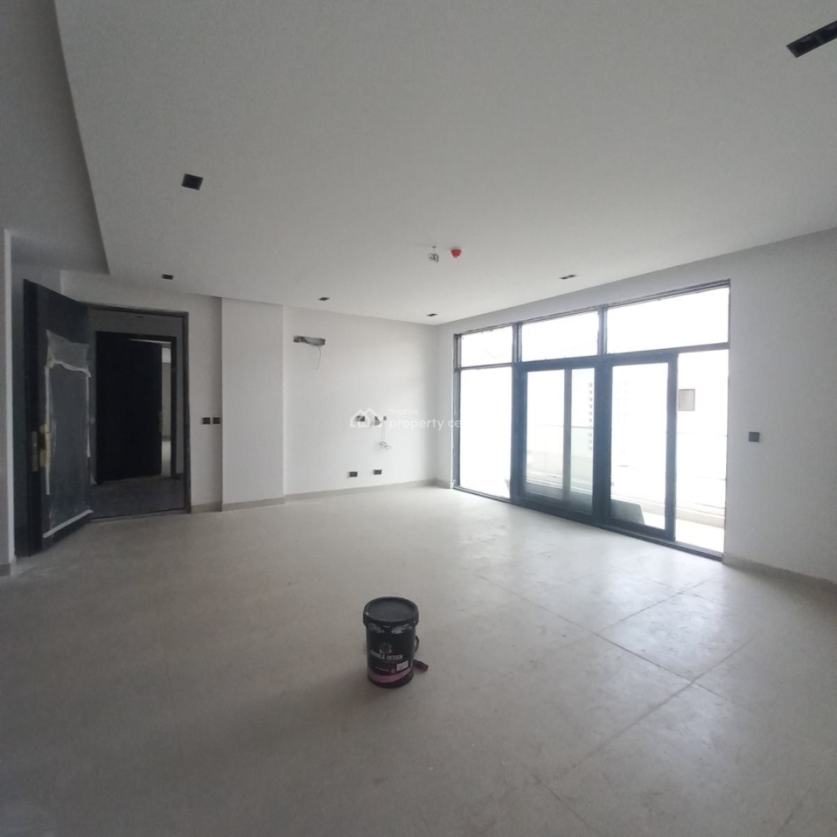 Lovely 2 Bedroom with Pool and Elevator, Lekki Phase 1, Lekki, Lagos, Flat / Apartment for Sale