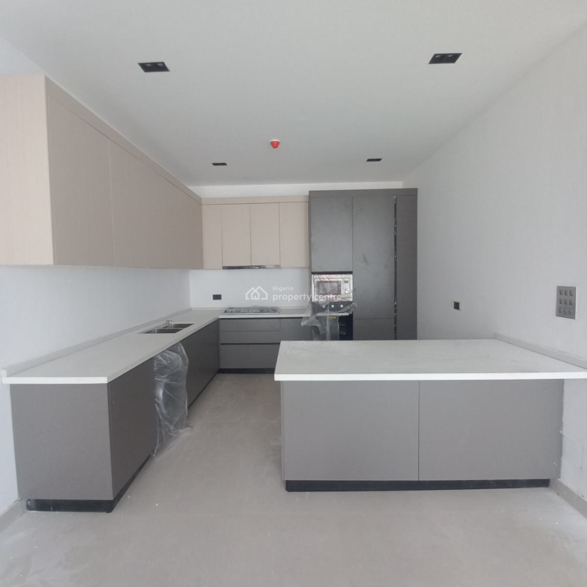 Lovely 2 Bedroom with Pool and Elevator, Lekki Phase 1, Lekki, Lagos, Flat / Apartment for Sale