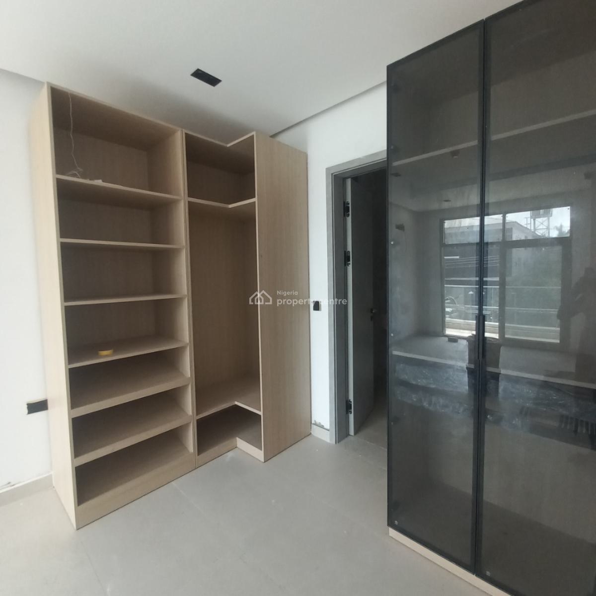 Lovely 2 Bedroom with Pool and Elevator, Lekki Phase 1, Lekki, Lagos, Flat / Apartment for Sale