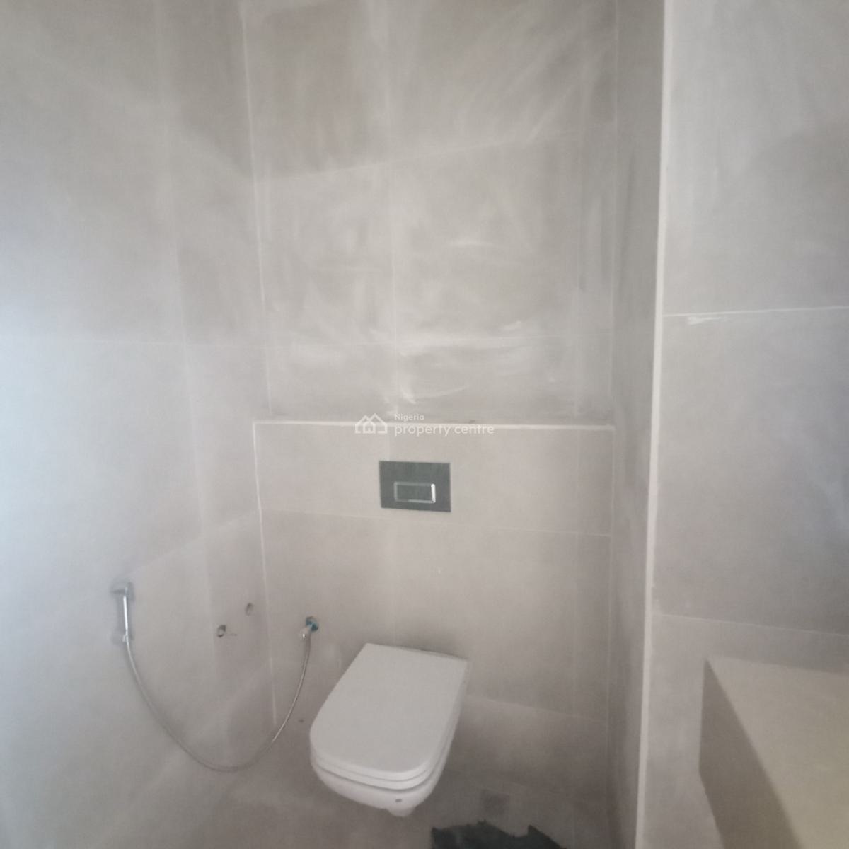 Lovely 2 Bedroom with Pool and Elevator, Lekki Phase 1, Lekki, Lagos, Flat / Apartment for Sale