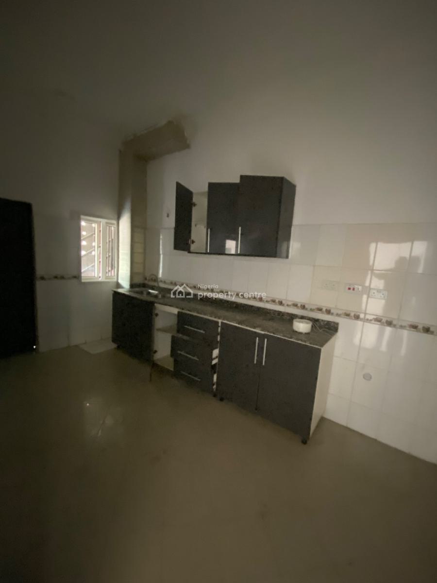 Spacious Fully Serviced ‎3-bedroom Apartment in a Prime Estate, Opposite Vgc, Ikota, Lekki, Lagos, Flat / Apartment for Rent
