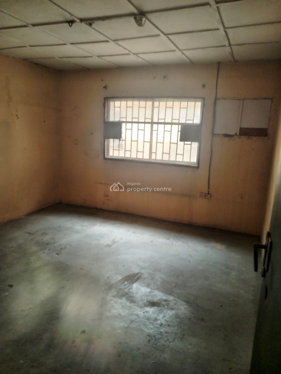 Old 3 Bedroom Flat But Very Spacious in Lovely Estate, Adeniyi Jones, Ikeja, Lagos, Flat / Apartment for Rent