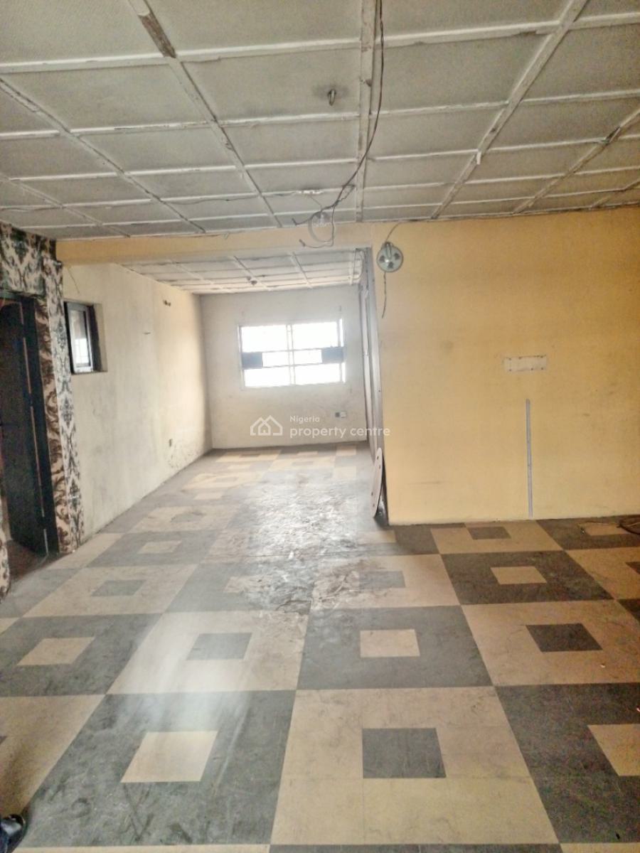 Old 3 Bedroom Flat But Very Spacious in Lovely Estate, Adeniyi Jones, Ikeja, Lagos, Flat / Apartment for Rent