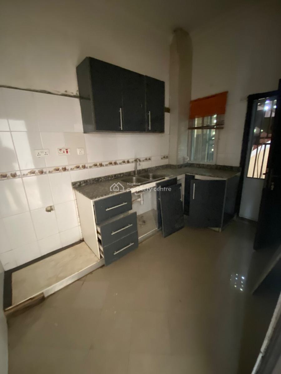 *spacious Fully Serviced ‎3-bedroom Apartment in an Estate*, Vgc, Lekki, Lagos, Flat / Apartment for Rent