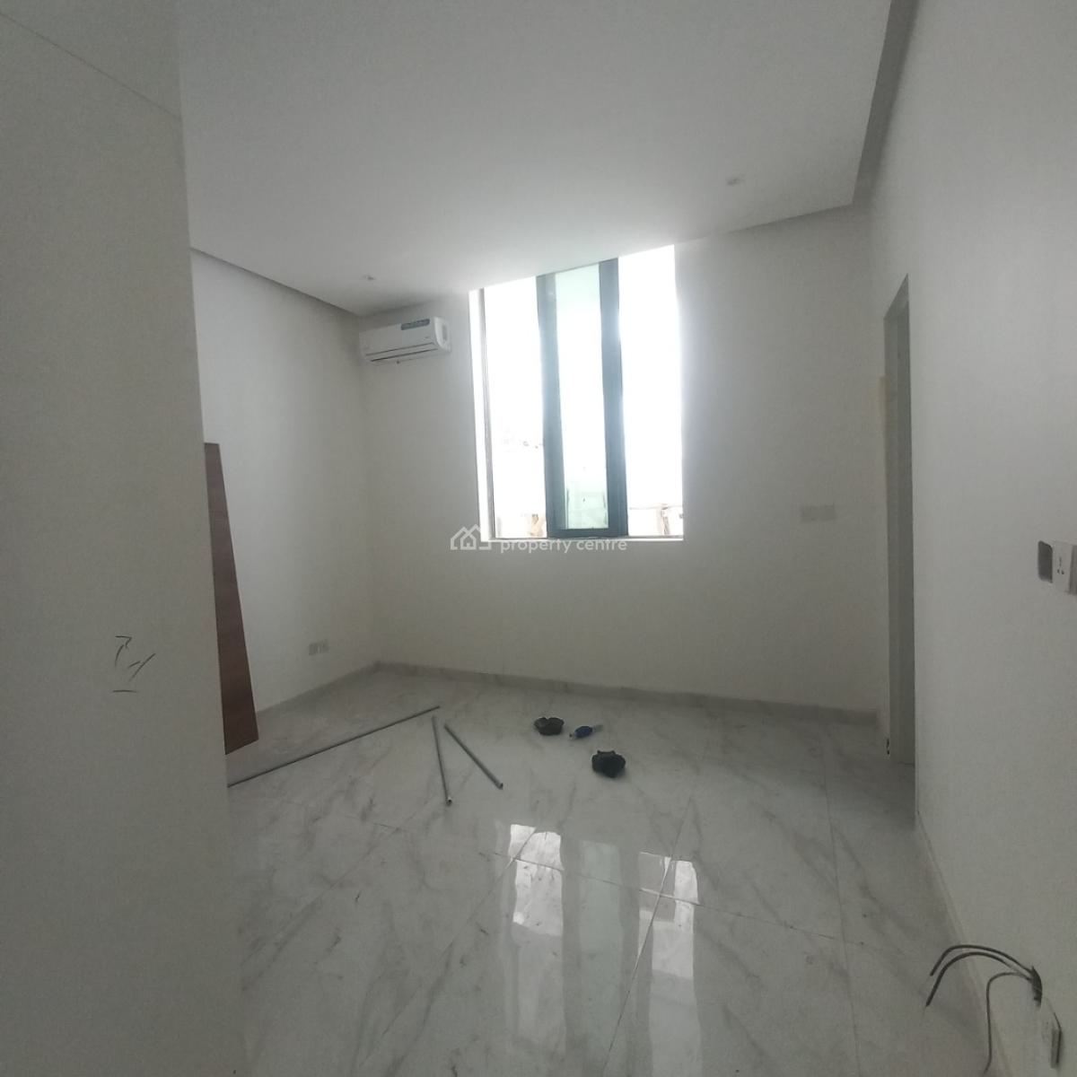 Spacious 1 Bedroom with Pool and Elevator, Lekki Phase 1, Lekki, Lagos, Flat / Apartment for Sale