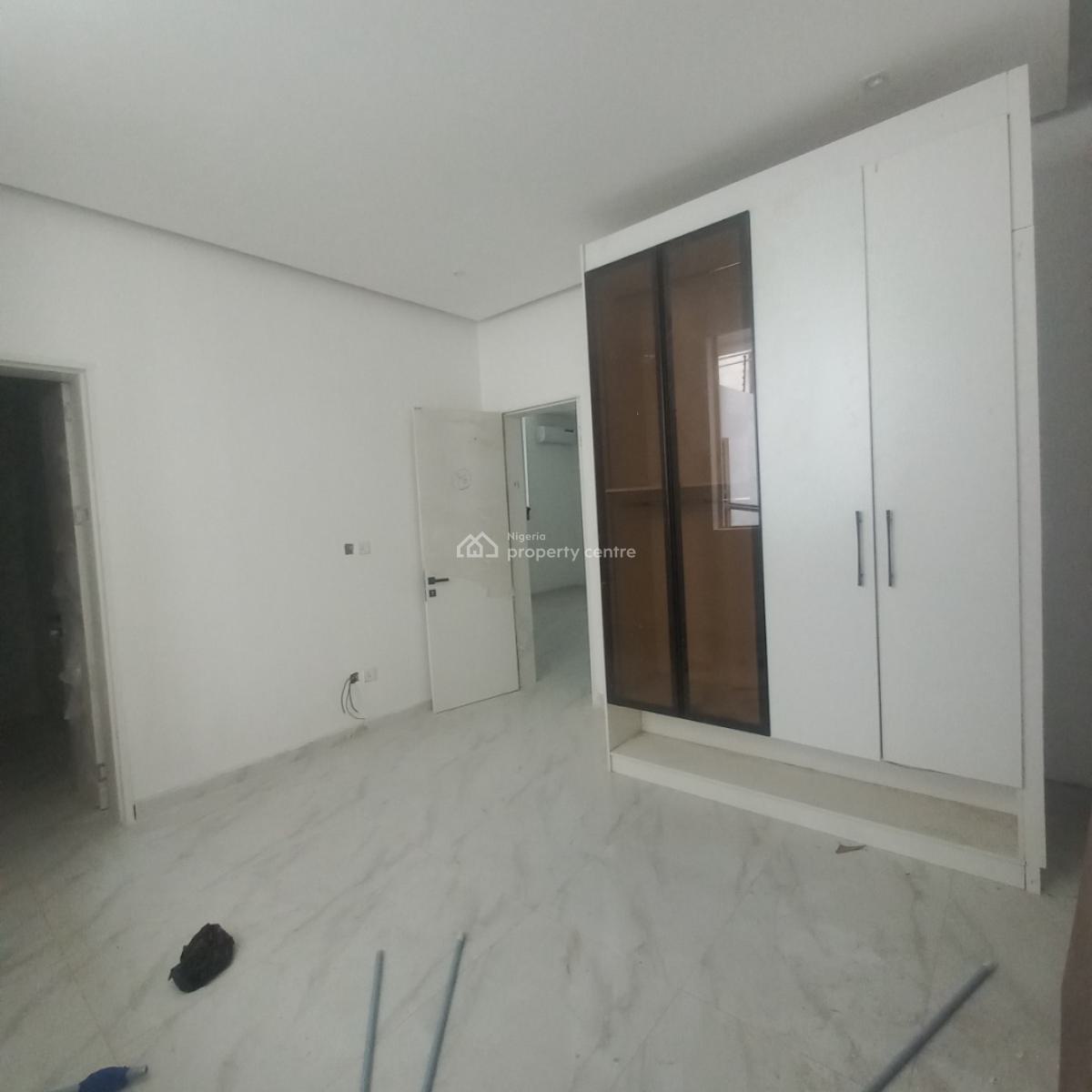 Spacious 1 Bedroom with Pool and Elevator, Lekki Phase 1, Lekki, Lagos, Flat / Apartment for Sale
