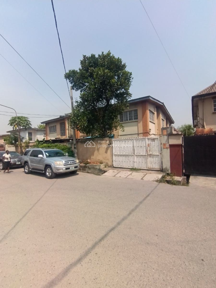 Decent Block of 4 Flats on 929sqm Land, Off Coker Road, Ilupeju, Lagos, Block of Flats for Sale
