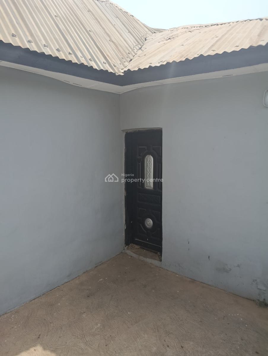 3 Bedroom Flat, Abiola Street, Moniya, Ibadan, Oyo, Semi-detached Bungalow for Rent