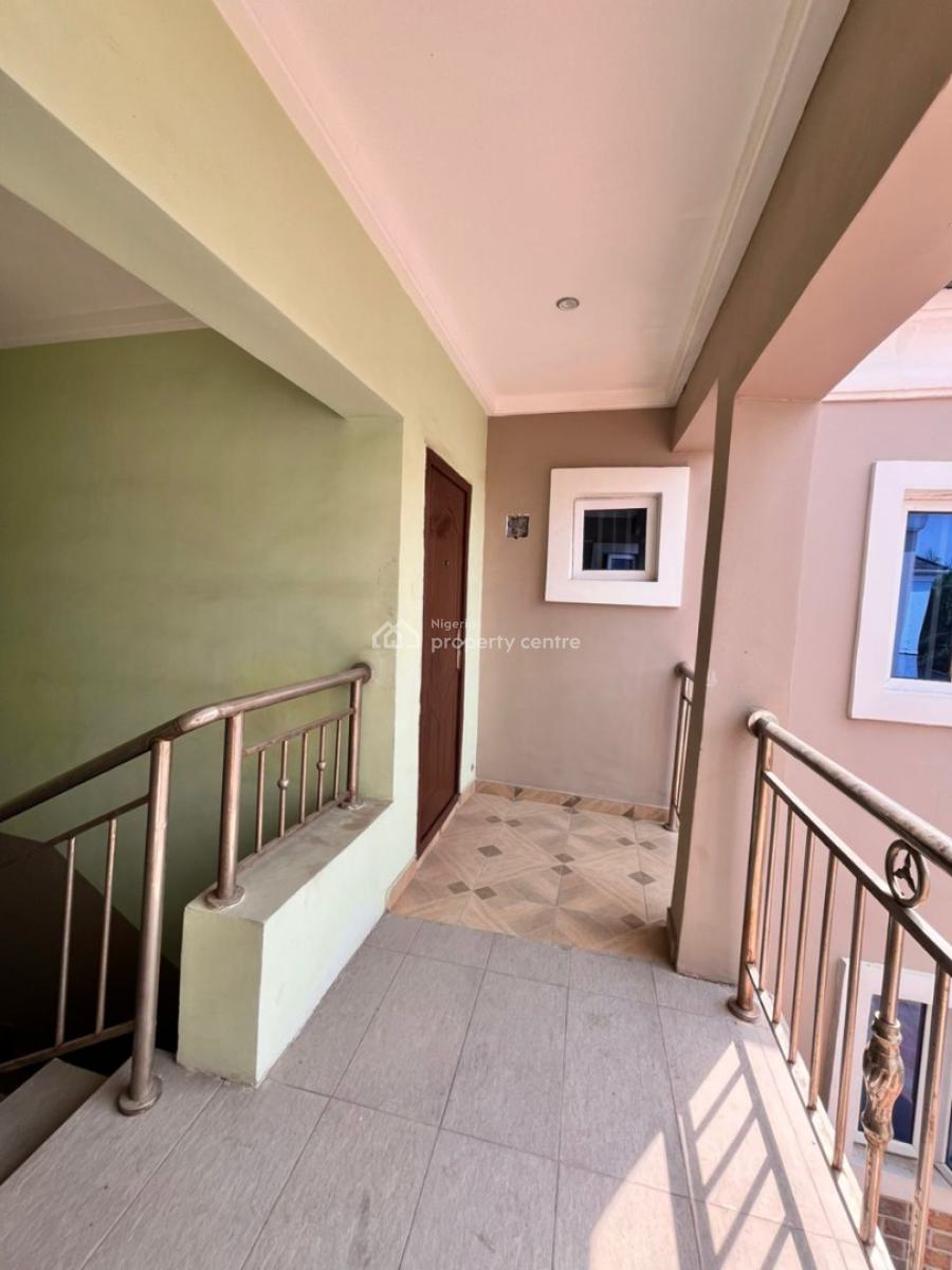 Spacious 3 Bedroom Apartment { Upstairs- Video Available}, Mobil Road, Ilaje, Ajah, Lagos, Flat / Apartment for Rent
