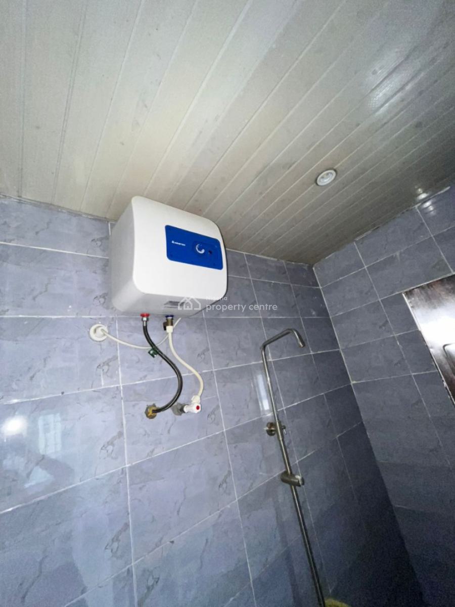 Spacious 3 Bedroom Apartment { Upstairs- Video Available}, Mobil Road, Ilaje, Ajah, Lagos, Flat / Apartment for Rent