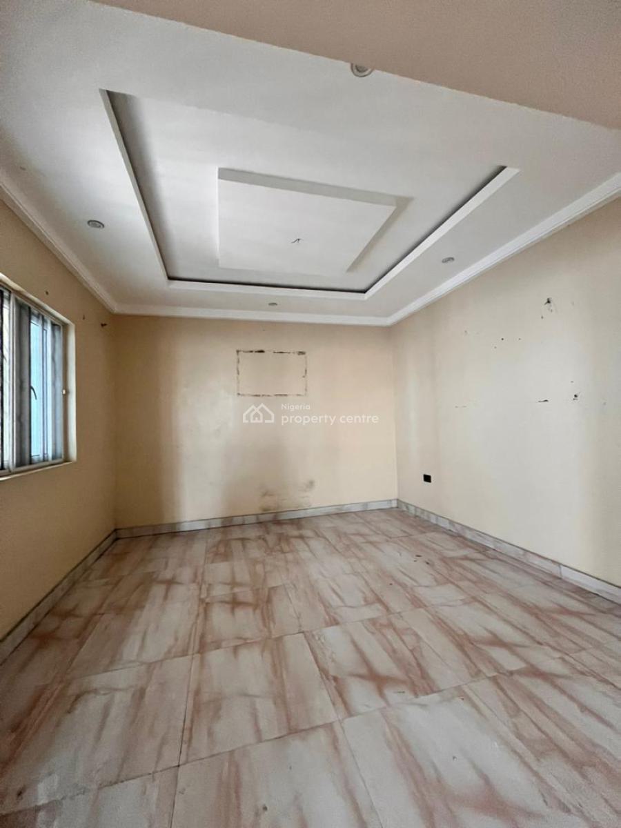 Spacious 3 Bedroom Apartment { Upstairs- Video Available}, Mobil Road, Ilaje, Ajah, Lagos, Flat / Apartment for Rent