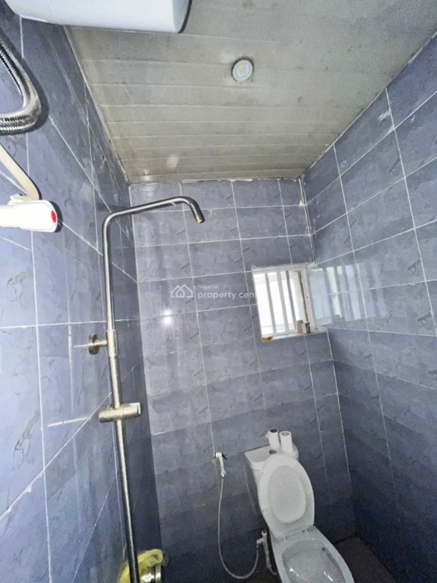 Spacious 3 Bedroom Apartment { Upstairs- Video Available}, Mobil Road, Ilaje, Ajah, Lagos, Flat / Apartment for Rent