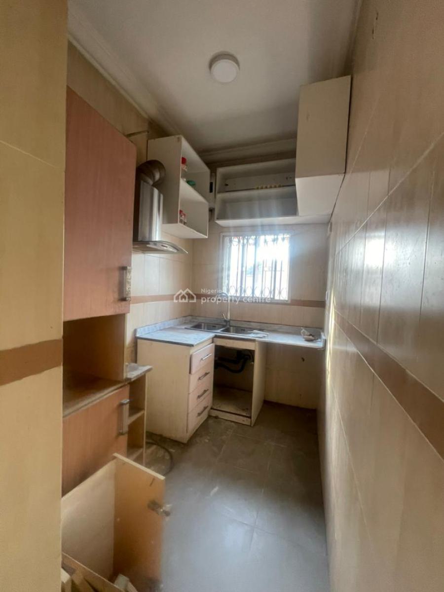 Spacious 2 Bedroom Apartment Upstairs, Off Admiralty Way, Lekki Phase 1, Lekki, Lagos, Flat / Apartment for Rent