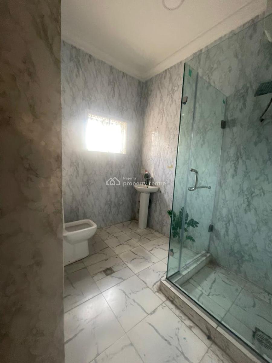 Spacious 2 Bedroom Apartment Upstairs, Off Admiralty Way, Lekki Phase 1, Lekki, Lagos, Flat / Apartment for Rent