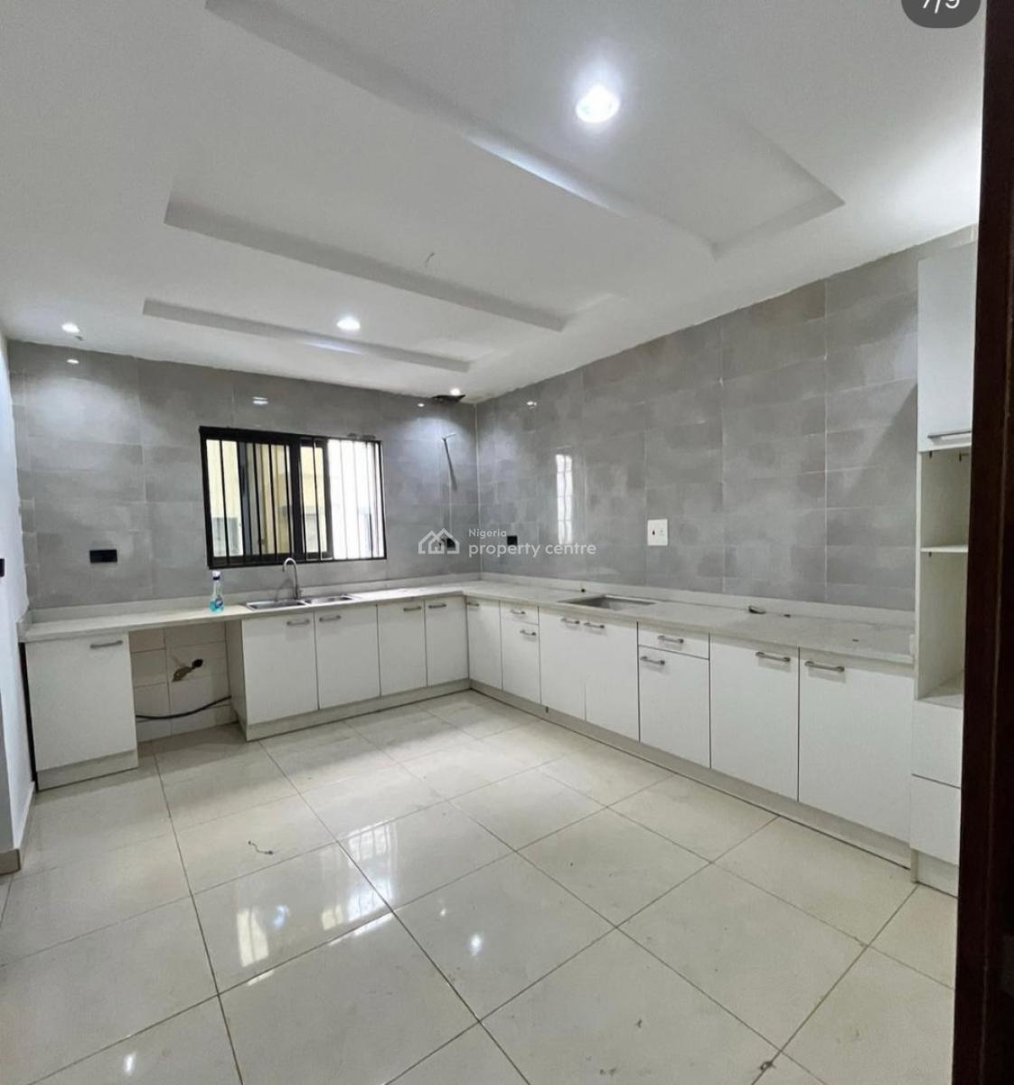 Luxury and Well Maintained 2 Bedroom Apartment Upstairs, No 11, Rotimi Adeniyi Street, Ikate Elegushi, Ikate, Lekki, Lagos, Flat / Apartment for Rent