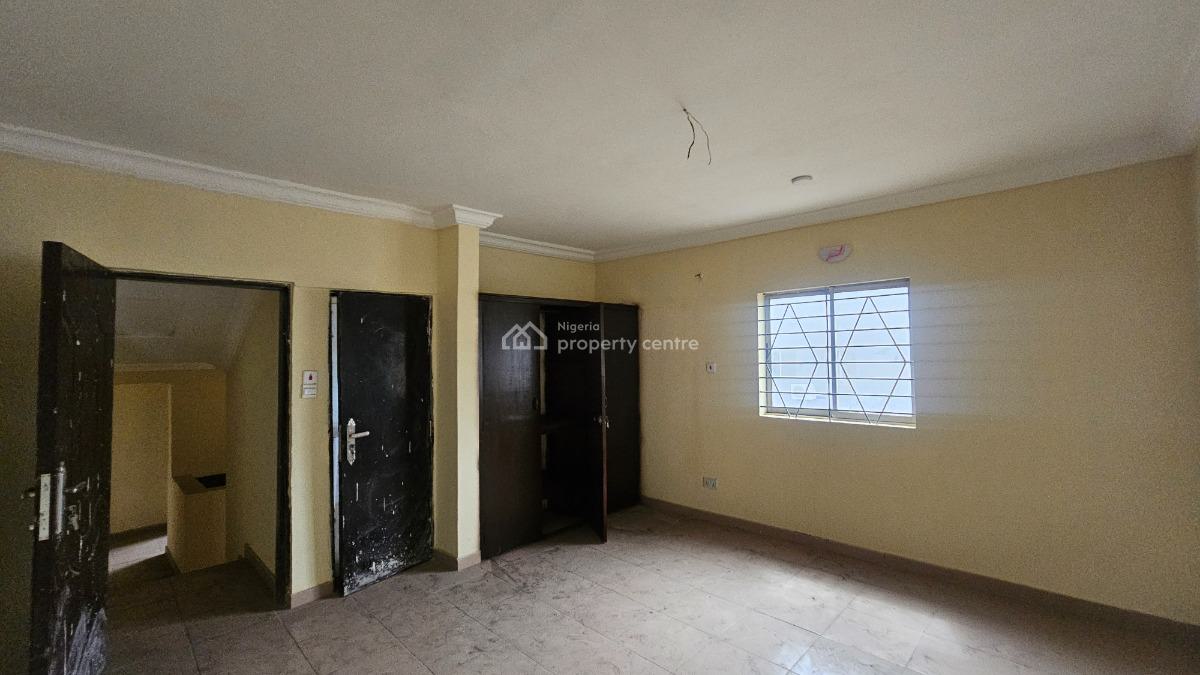 Amazing and Spacious 4 Bedroom Office Space, Cmd Road, Gra Phase 2, Magodo, Lagos, Office Space for Rent