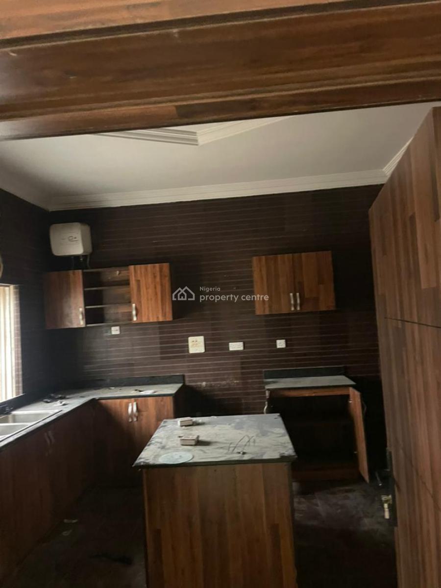 Well Renovated 4 Bedroom Detached, Fountain Springs Estate, Monastery Road, Sangotedo, Ajah, Lagos, Detached Duplex for Rent