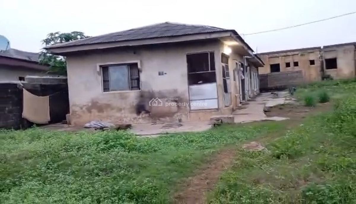 Bungalow on Full Pl  4 Units  of Mini Flats   on  Full Plot of Land, Paraffin Ikorodu, Agbowa, Ikorodu, Lagos, Detached Bungalow for Sale
