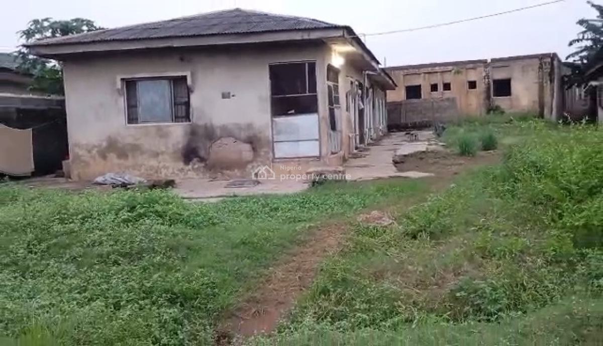 Bungalow on Full Pl  4 Units  of Mini Flats   on  Full Plot of Land, Paraffin Ikorodu, Agbowa, Ikorodu, Lagos, Detached Bungalow for Sale