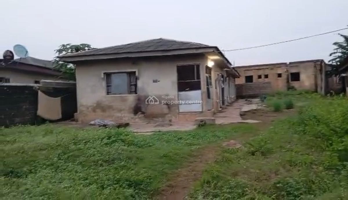 Bungalow on Full Pl  4 Units  of Mini Flats   on  Full Plot of Land, Paraffin Ikorodu, Agbowa, Ikorodu, Lagos, Detached Bungalow for Sale