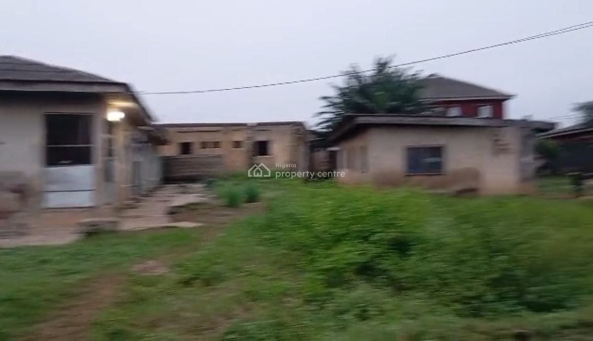 Bungalow on Full Pl  4 Units  of Mini Flats   on  Full Plot of Land, Paraffin Ikorodu, Agbowa, Ikorodu, Lagos, Detached Bungalow for Sale