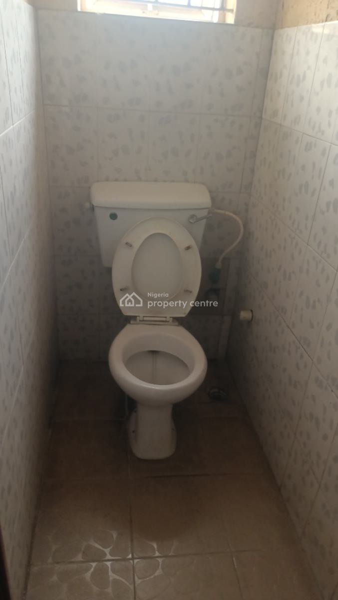 200 Sqms Office Space Upstairs, By Alagomeji Bus Stop, Alagomeji, Yaba, Lagos, Office Space for Rent