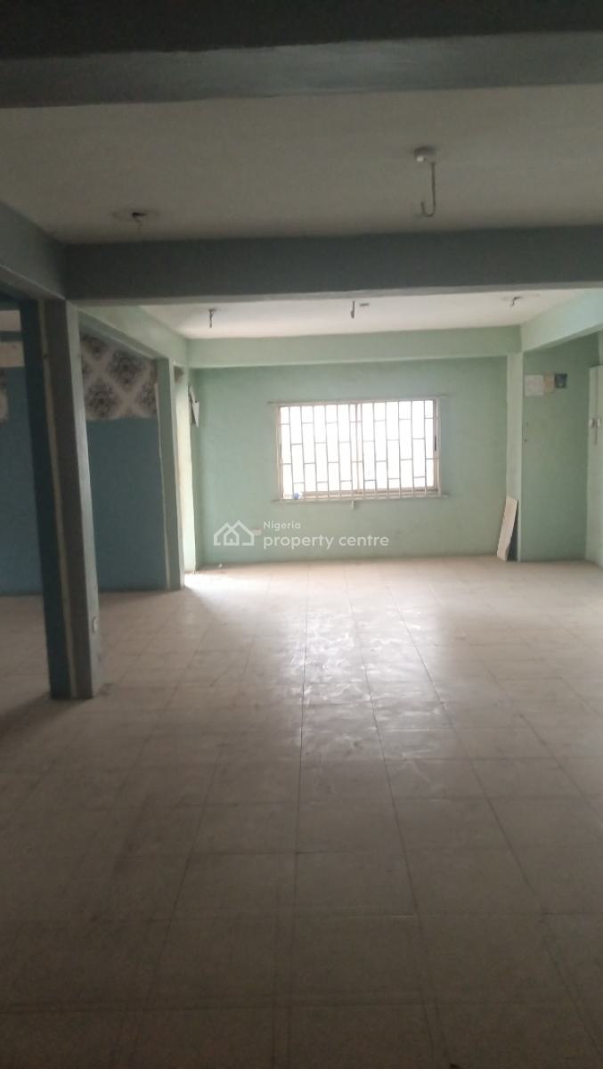 200 Sqms Office Space Upstairs, By Alagomeji Bus Stop, Alagomeji, Yaba, Lagos, Office Space for Rent