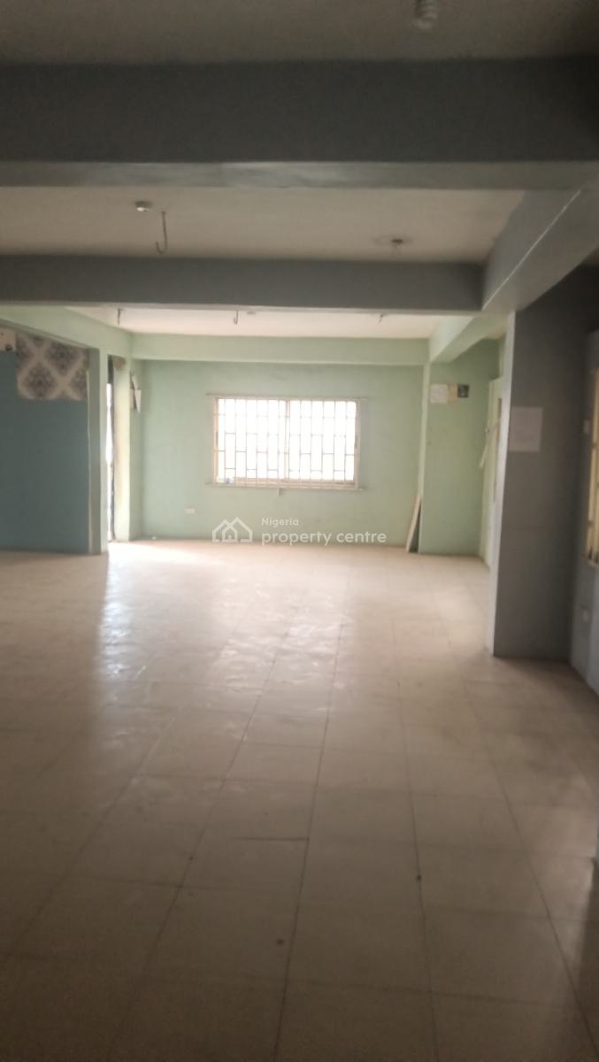 200 Sqms Office Space Upstairs, By Alagomeji Bus Stop, Alagomeji, Yaba, Lagos, Office Space for Rent