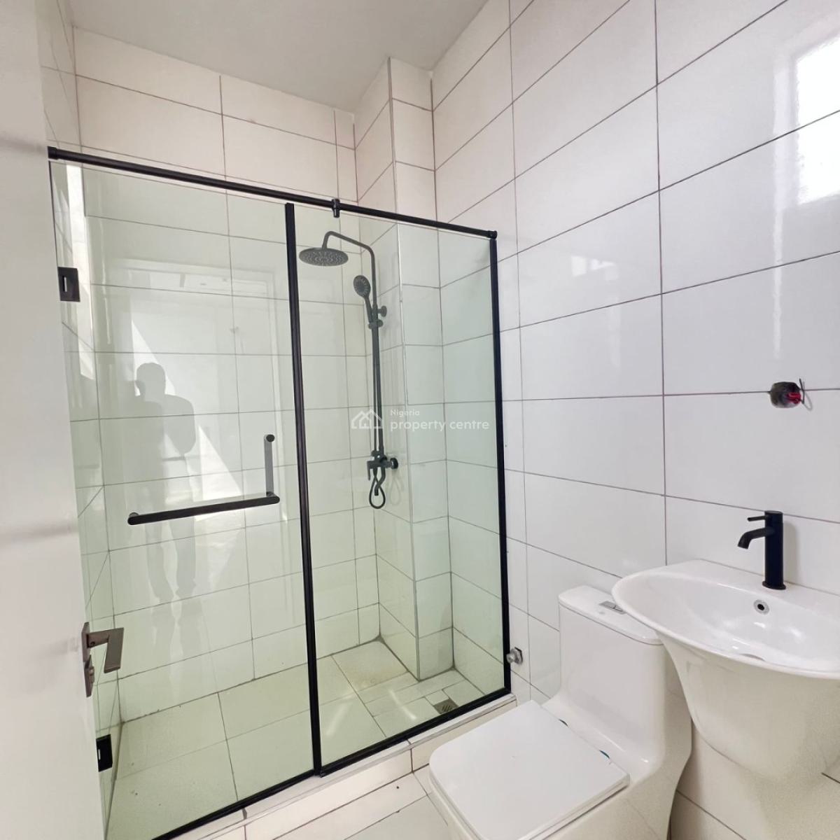 2 Bedroom Apartment, Lekki Phase 1, Lekki, Lagos, Flat / Apartment for Sale