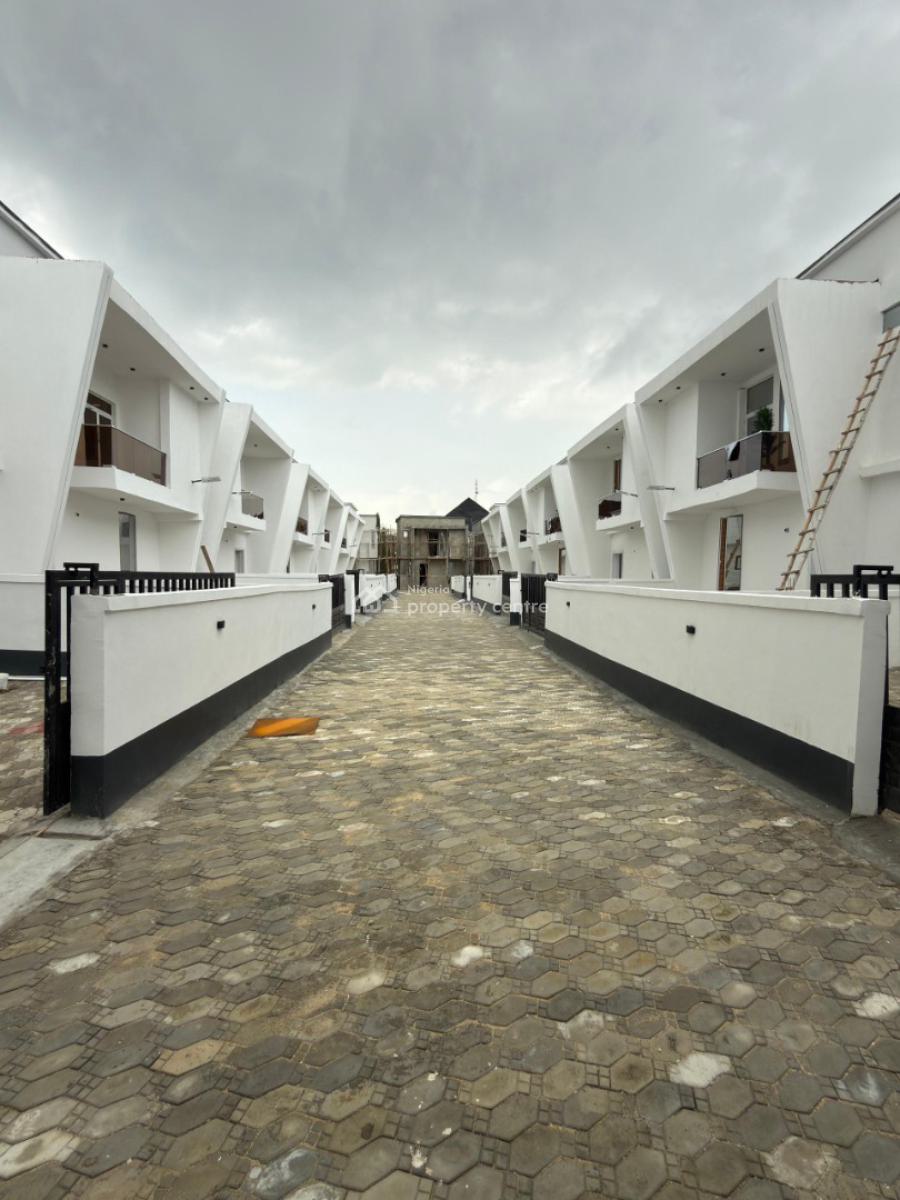 4 Bedroom Semi Detached House, Ikota, Lekki, Lagos, Semi-detached Duplex for Sale