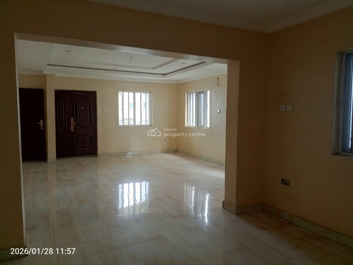 3 Bedroom Luxurious Upstairs Flat, Slightly Off Mobil Road, Ilaje Ajah Lagos, Ilaje, Ajah, Lagos, Flat / Apartment for Rent