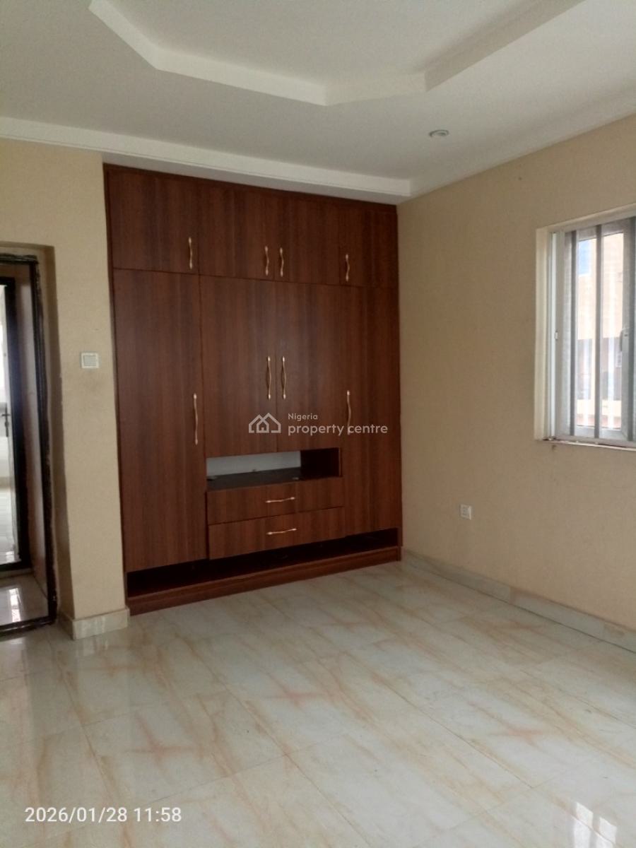 3 Bedroom Luxurious Upstairs Flat, Slightly Off Mobil Road, Ilaje Ajah Lagos, Ilaje, Ajah, Lagos, Flat / Apartment for Rent