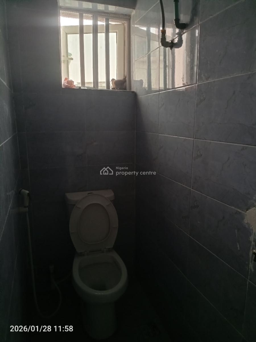 3 Bedroom Luxurious Upstairs Flat, Slightly Off Mobil Road, Ilaje Ajah Lagos, Ilaje, Ajah, Lagos, Flat / Apartment for Rent