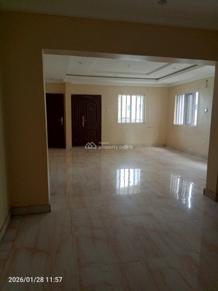 3 Bedroom Luxurious Upstairs Flat, Slightly Off Mobil Road, Ilaje Ajah Lagos, Ilaje, Ajah, Lagos, Flat / Apartment for Rent