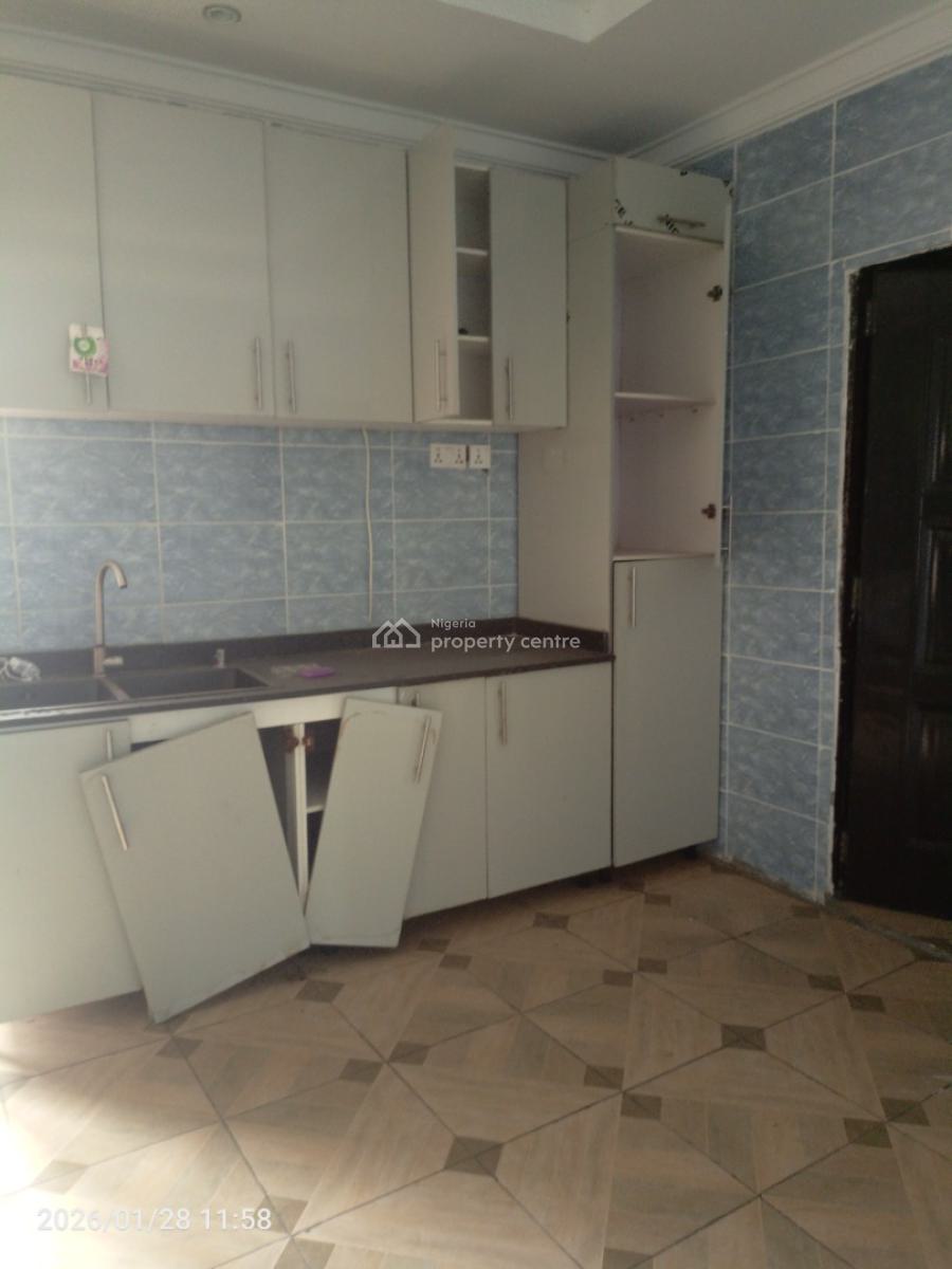 3 Bedroom Luxurious Upstairs Flat, Slightly Off Mobil Road, Ilaje Ajah Lagos, Ilaje, Ajah, Lagos, Flat / Apartment for Rent