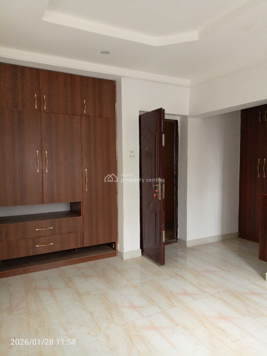 3 Bedroom Luxurious Upstairs Flat, Slightly Off Mobil Road, Ilaje Ajah Lagos, Ilaje, Ajah, Lagos, Flat / Apartment for Rent