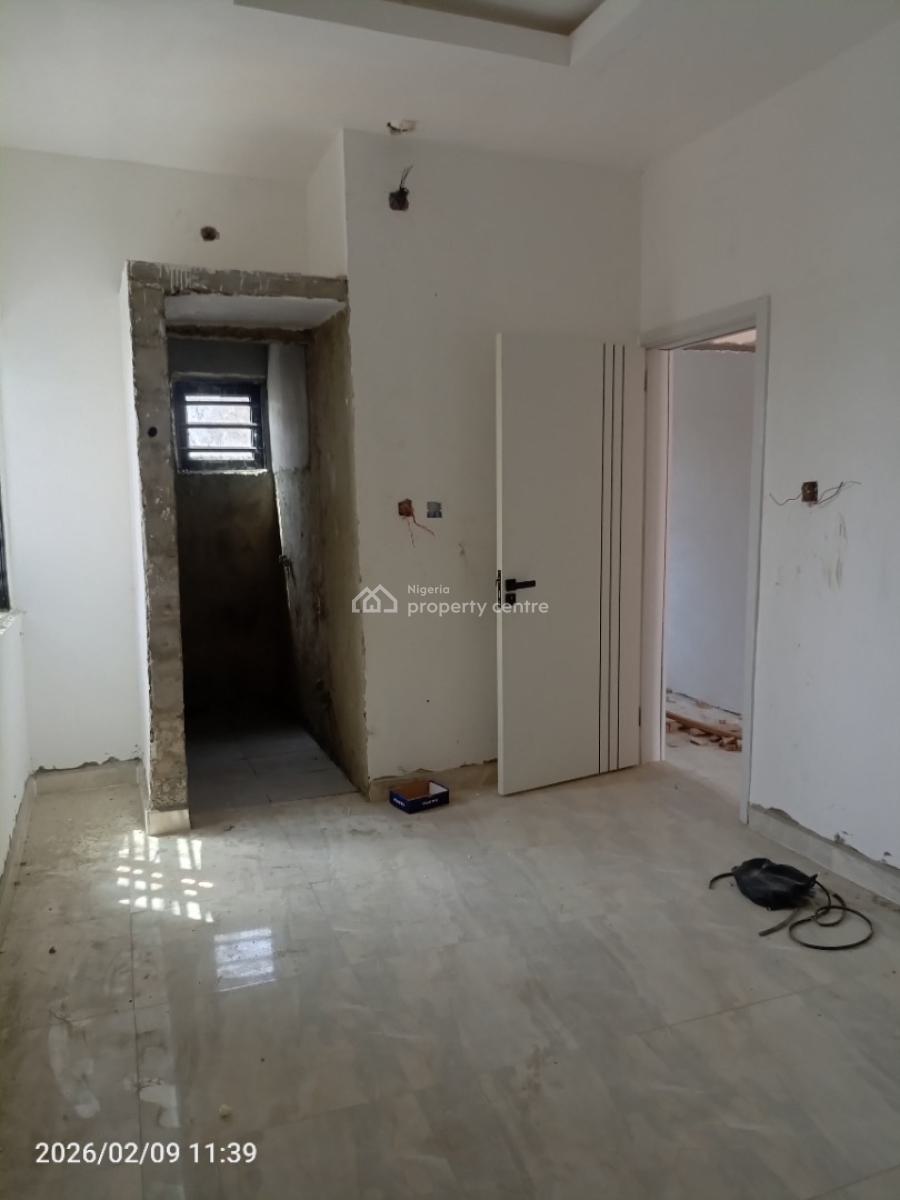 Luxurious Upstairs Mini Flat, Off Mobil Road, Ilaje, Ajah, Lagos, Mini Flat (room and Parlour) for Rent