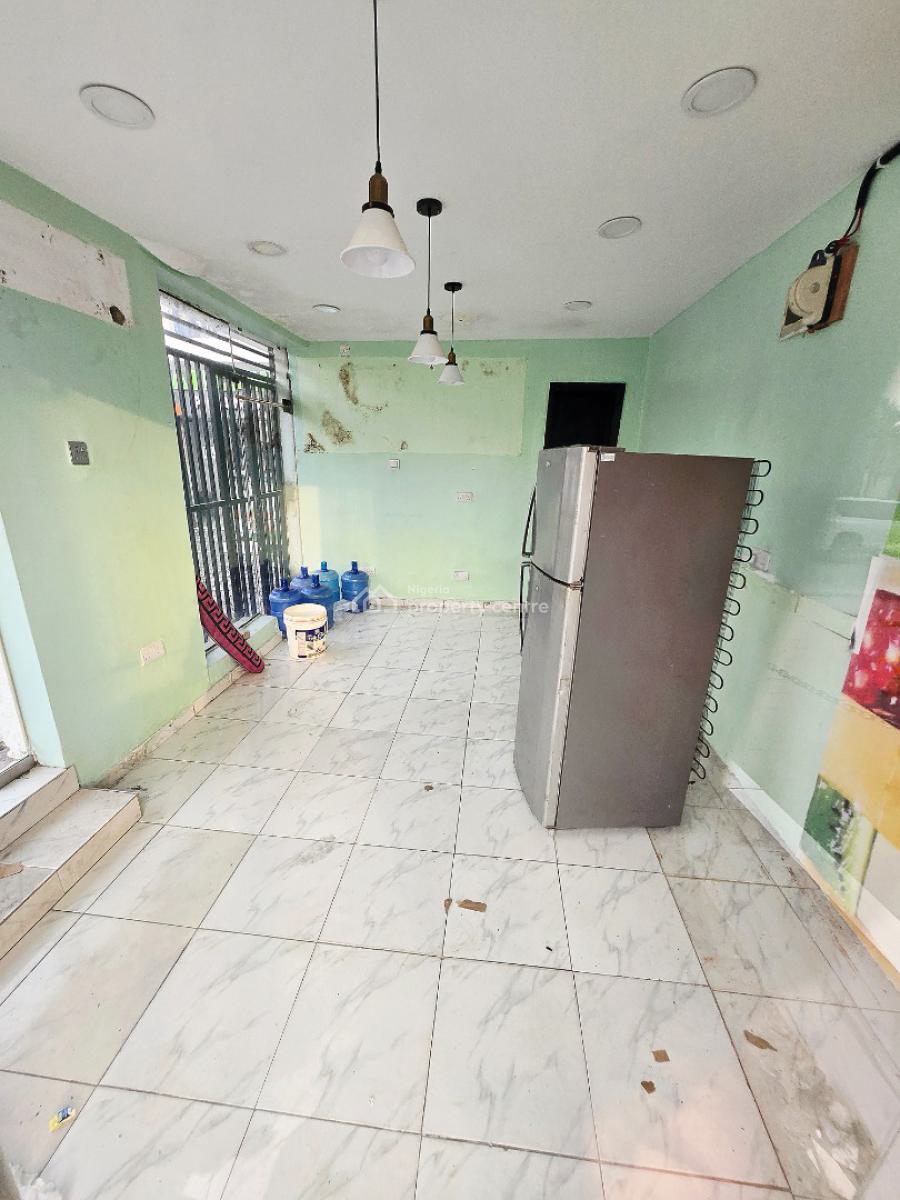 Mini Shop Space, Lekki Phase 1, Lekki, Lagos, Office Space for Rent