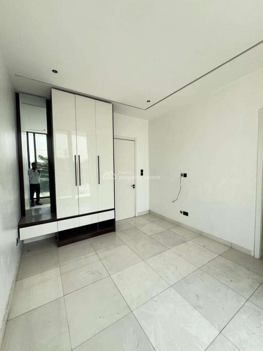 2 Bedroom Apartment, Lekki Phase 1, Lekki, Lagos, Block of Flats for Sale