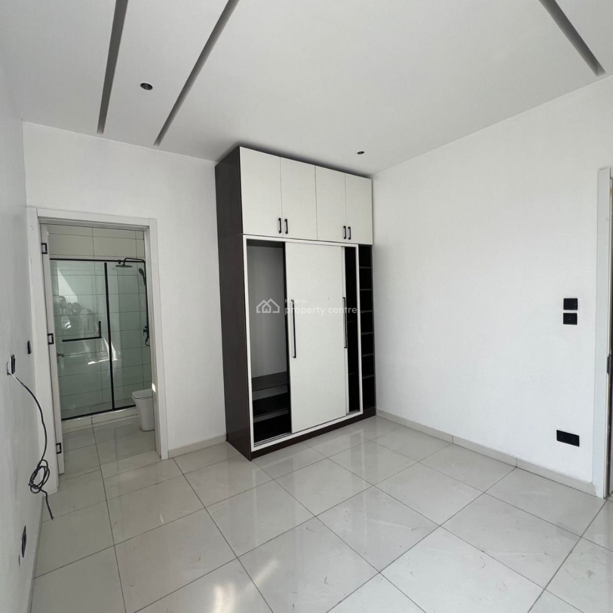 2 Bedroom Apartment, Lekki Phase 1, Lekki, Lagos, Block of Flats for Sale