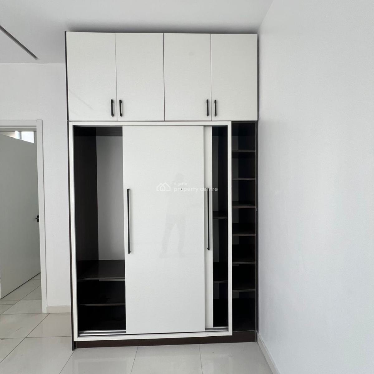 2 Bedroom Apartment, Lekki Phase 1, Lekki, Lagos, Block of Flats for Sale