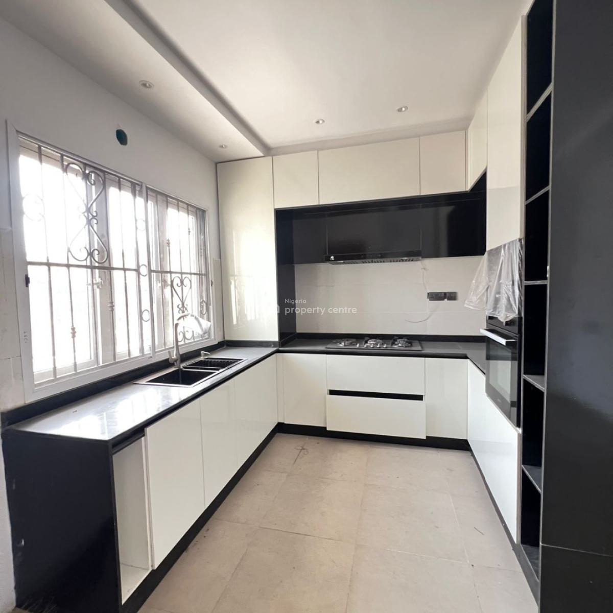 5 Bedroom Maisonette with Bq, Lekki Phase 1, Lekki, Lagos, Block of Flats for Sale