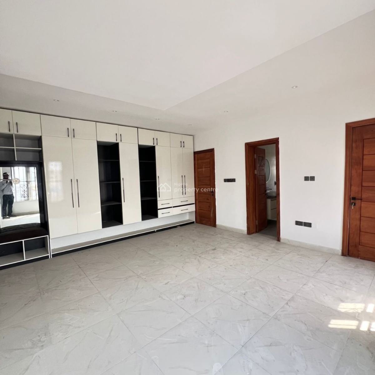 5 Bedroom Maisonette with Bq, Lekki Phase 1, Lekki, Lagos, Block of Flats for Sale