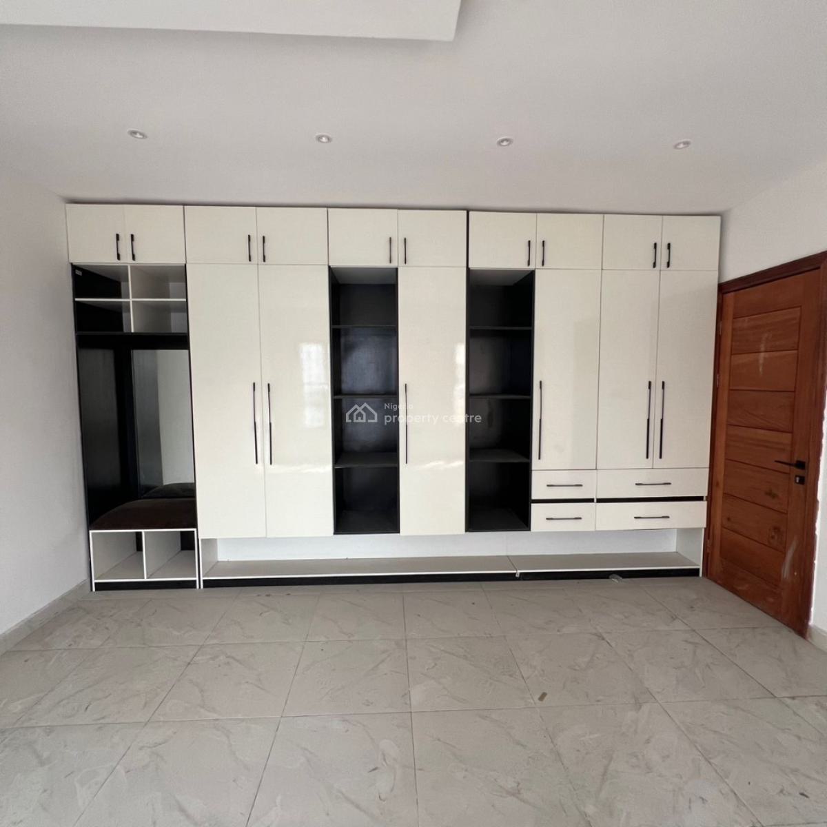 5 Bedroom Maisonette with Bq, Lekki Phase 1, Lekki, Lagos, Block of Flats for Sale