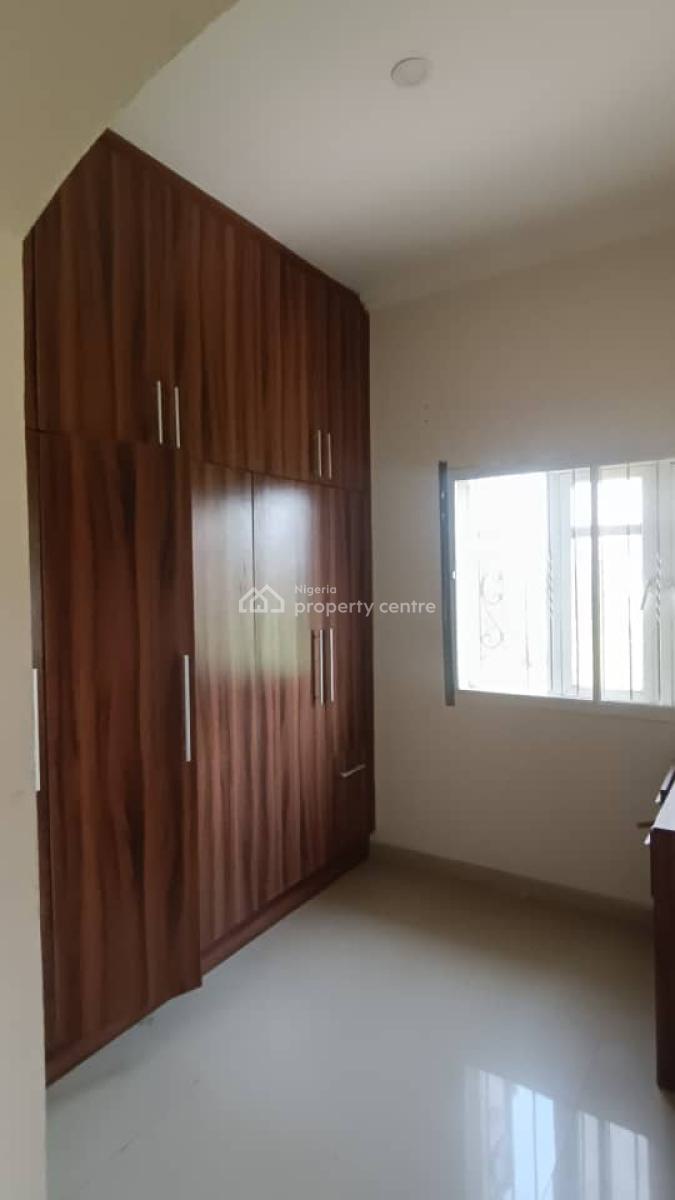 Very Spacious Shared Apartment, Abraham Adesanya, Lekki Phase 2, Lekki, Lagos, Flat / Apartment for Rent